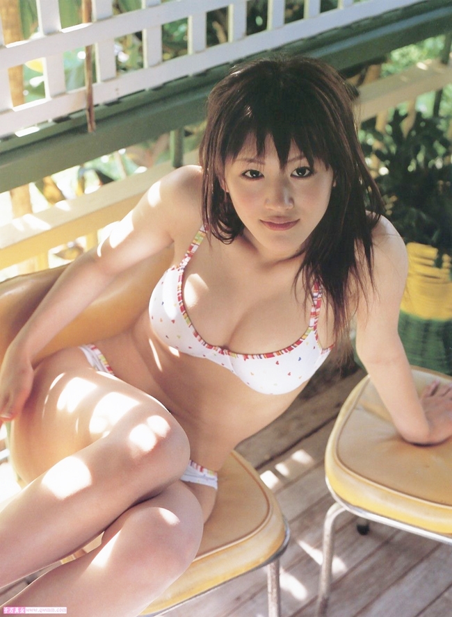 Ayase Haruka - 綾瀬 はるか trong bộ bikini khoe ngực 